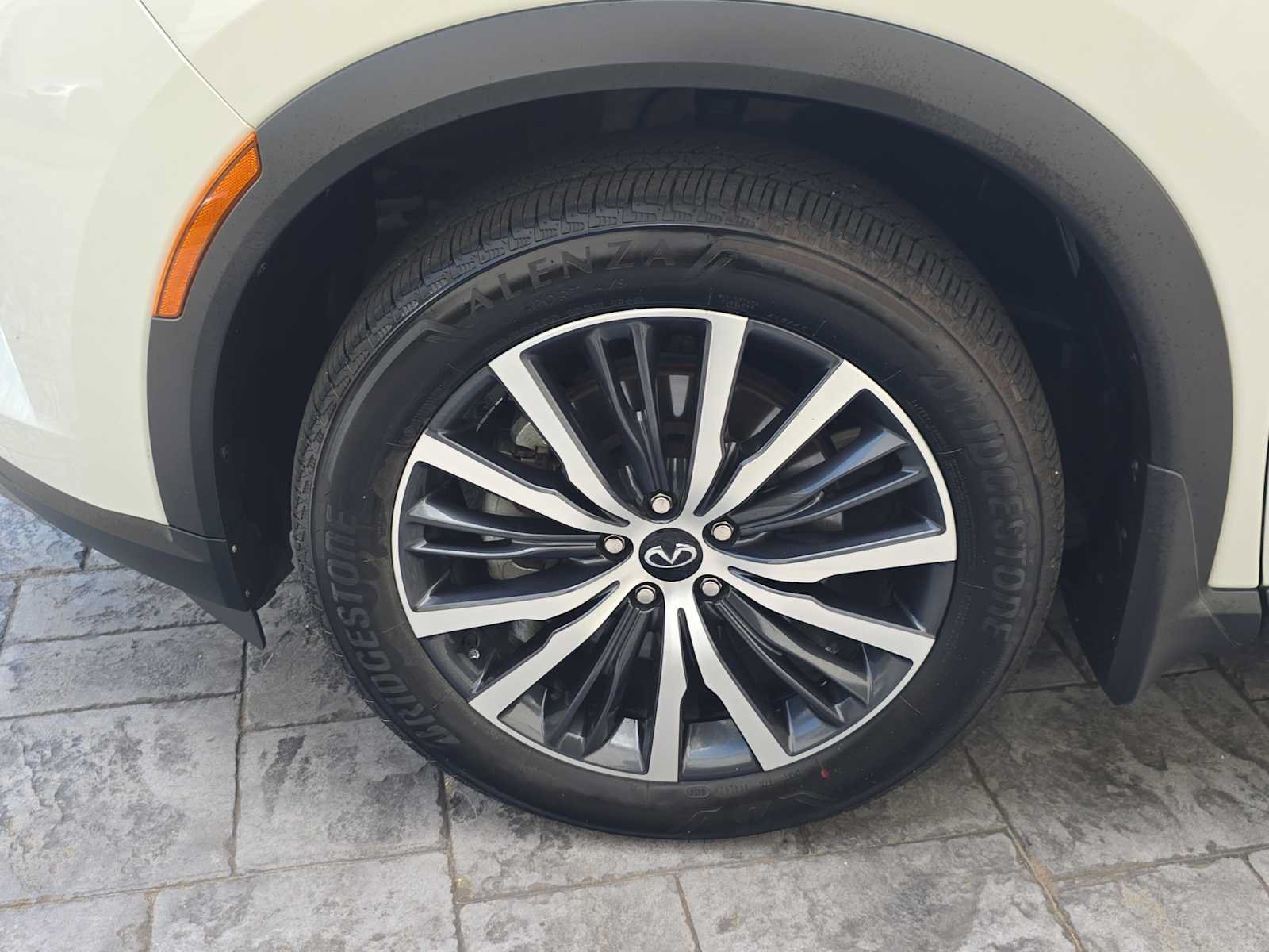 Used 2025 INFINITI QX60 Sensory AWD/4WD image 9