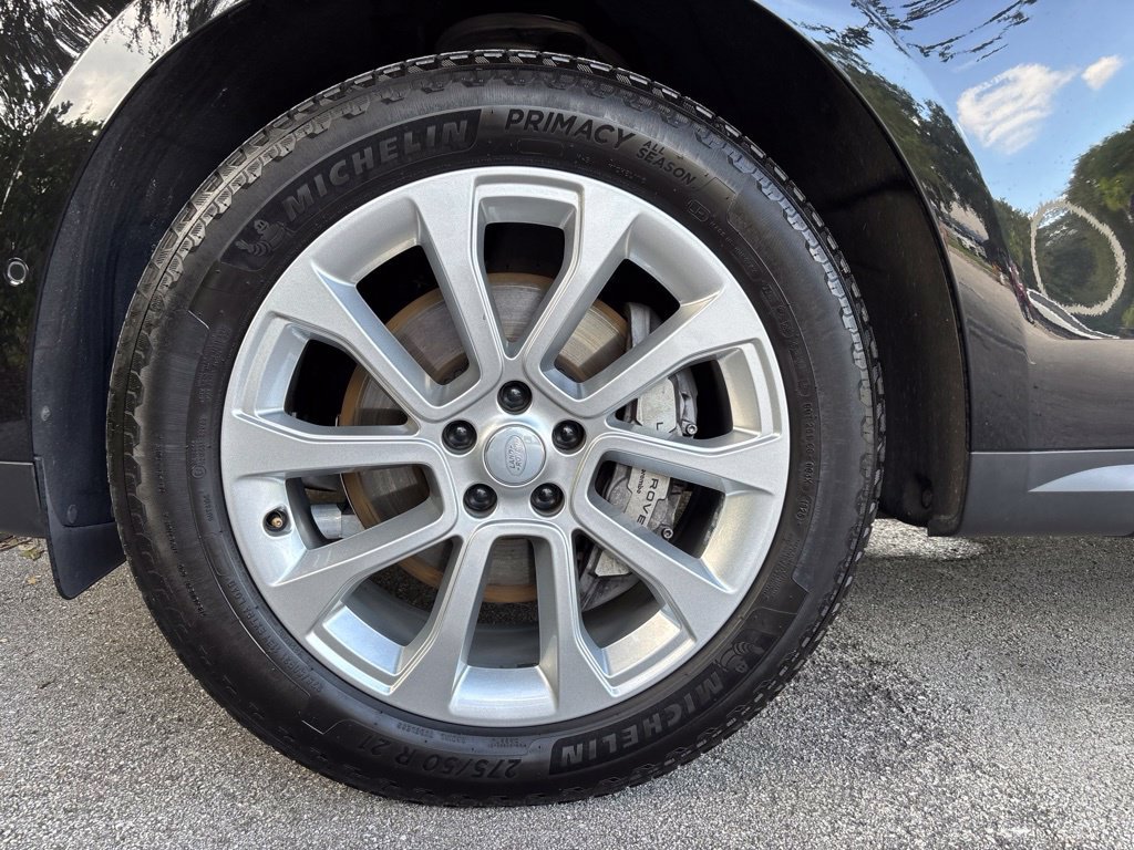 Used 2025 Land Rover Range Rover Sport SE AWD/4WD image 9