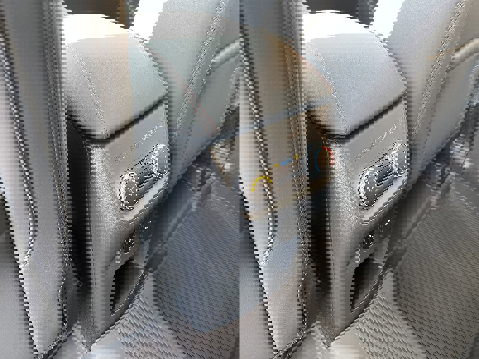 New 2025 Ford Explorer Active w/ Active Comfort Package image 15