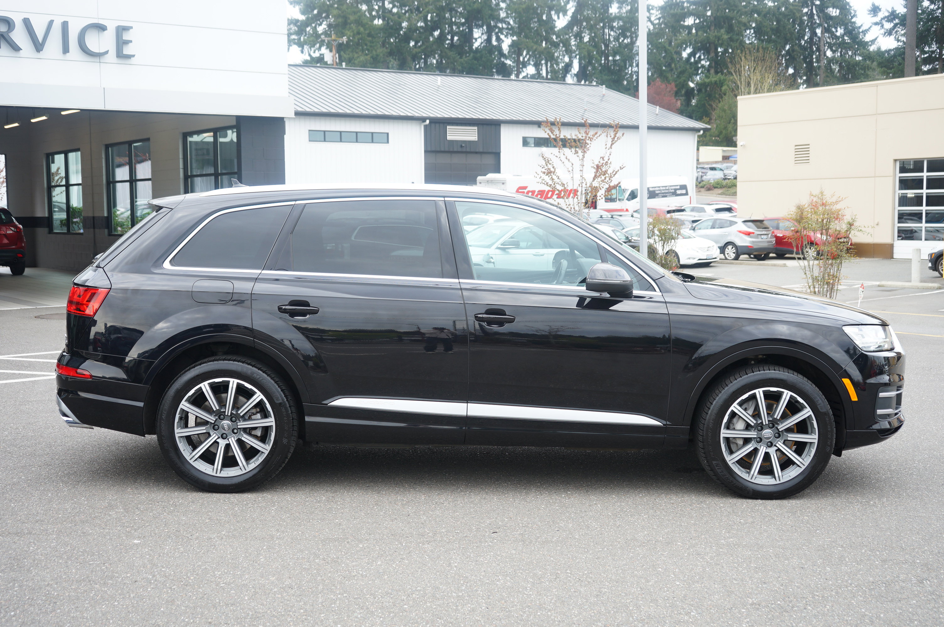 Used 2017 Audi Q7 3.0T Premium Plus image 2