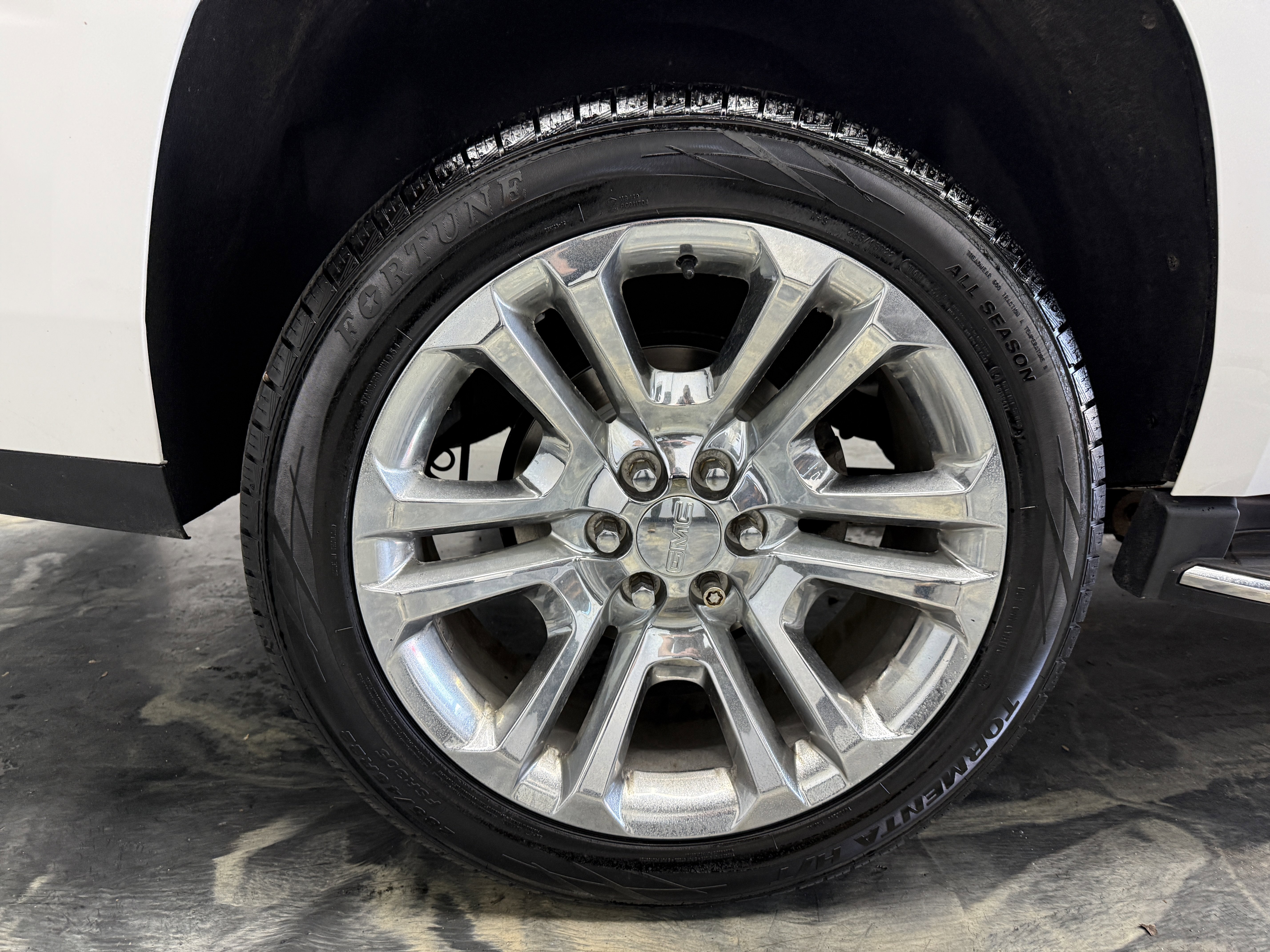 Used 2018 GMC Yukon SLT w/ Premium Edition AWD/4WD image 30