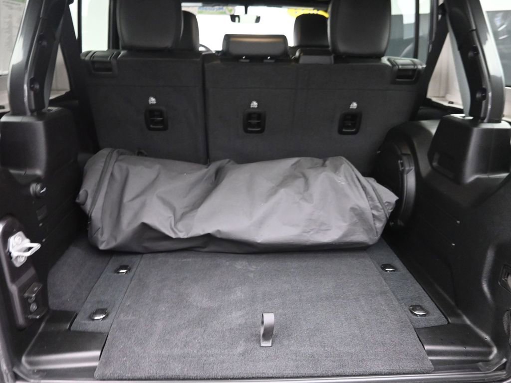 Used 2023 Jeep Wrangler Unlimited Sahara image 9
