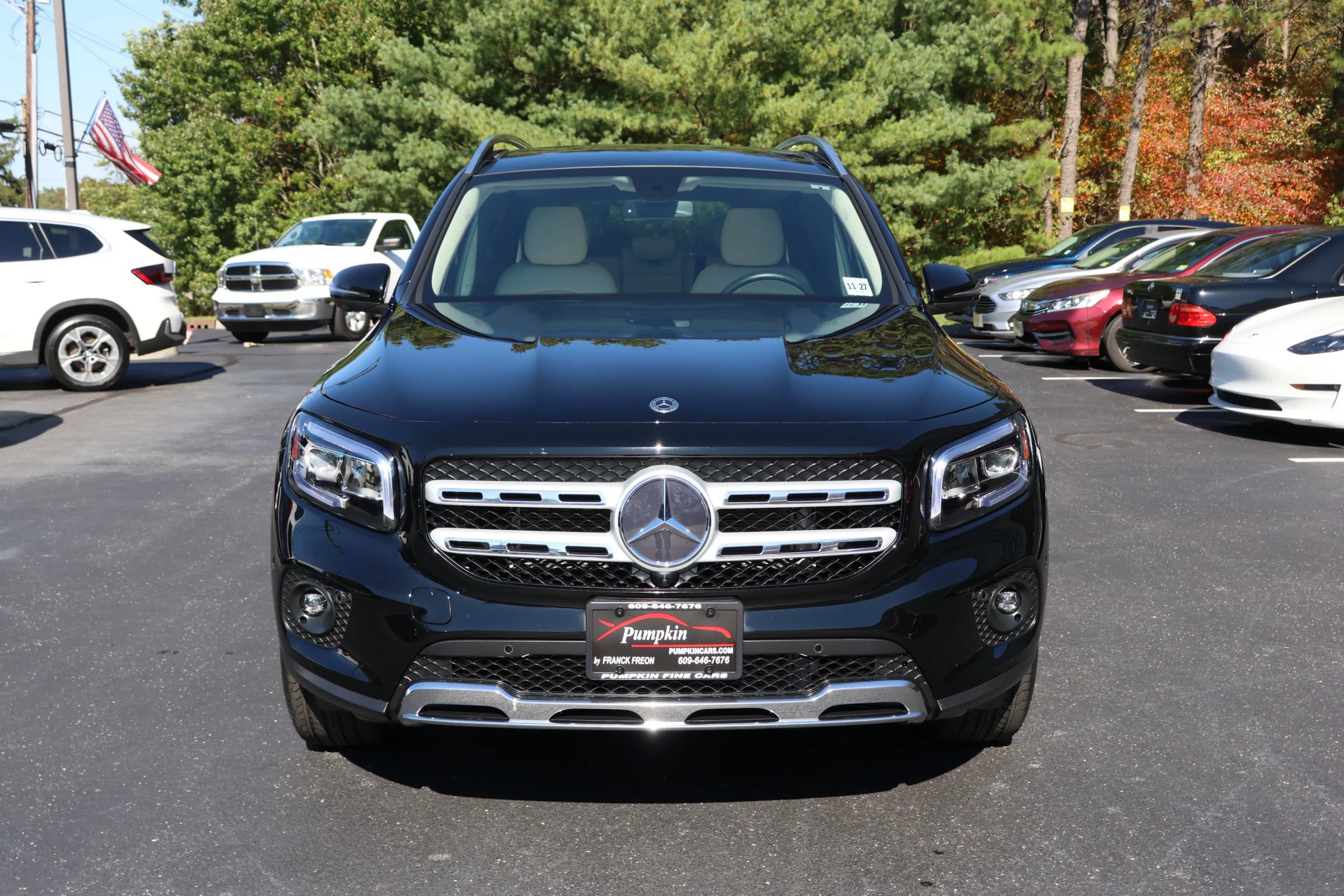 Used 2023 Mercedes-Benz GLB 250 4MATIC w/ Premium Package image 5