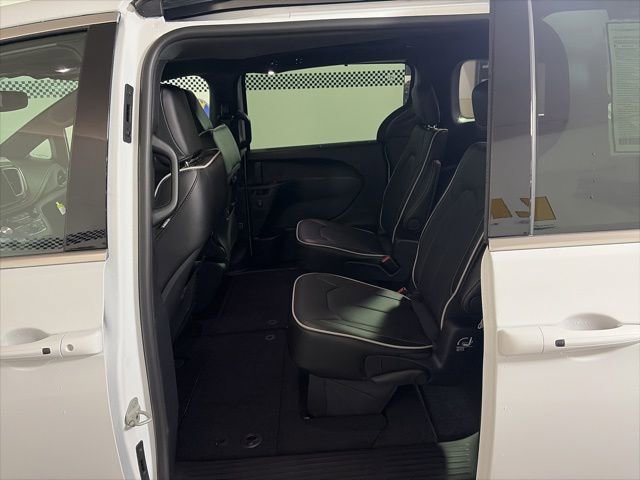 New 2026 Chrysler Pacifica Limited FWD image 18