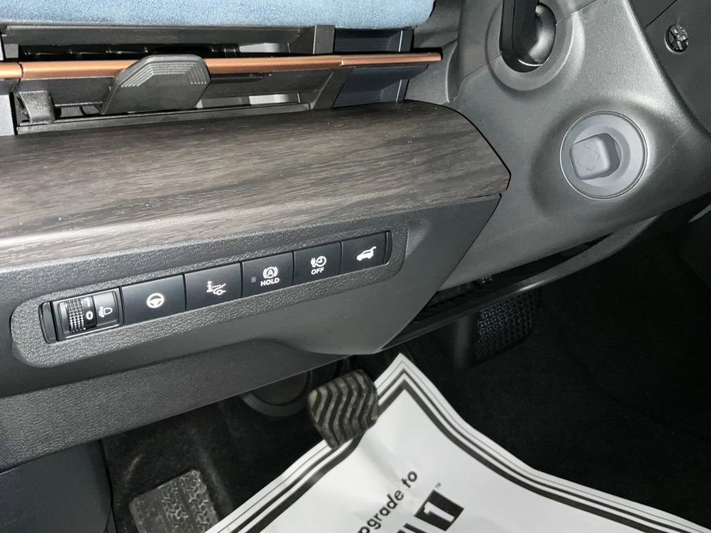 Used 2025 Nissan Ariya Platinum image 29