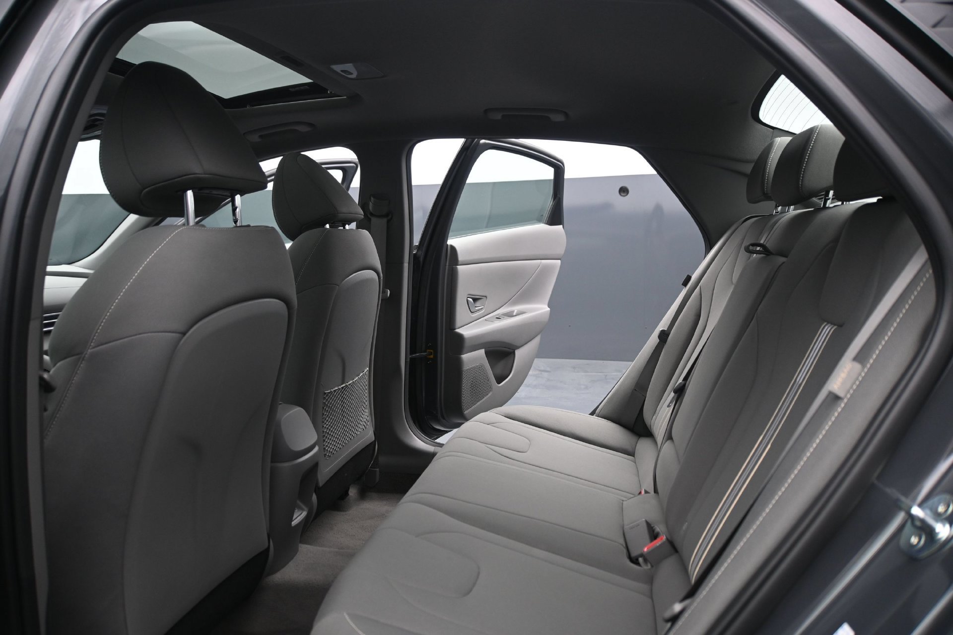 Used 2025 Hyundai Elantra SEL FWD image 15
