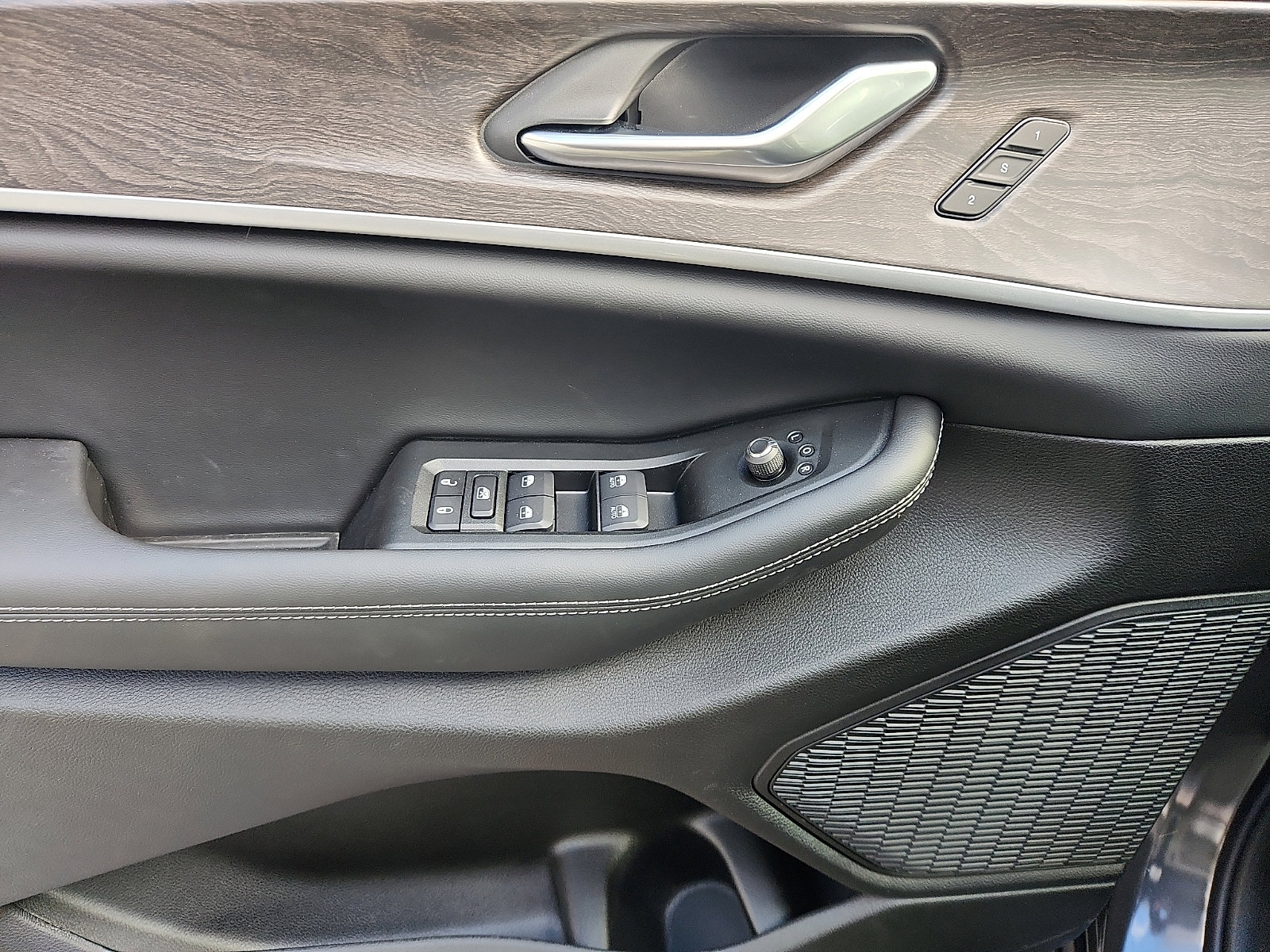 New 2025 Jeep Grand Cherokee Limited image 8