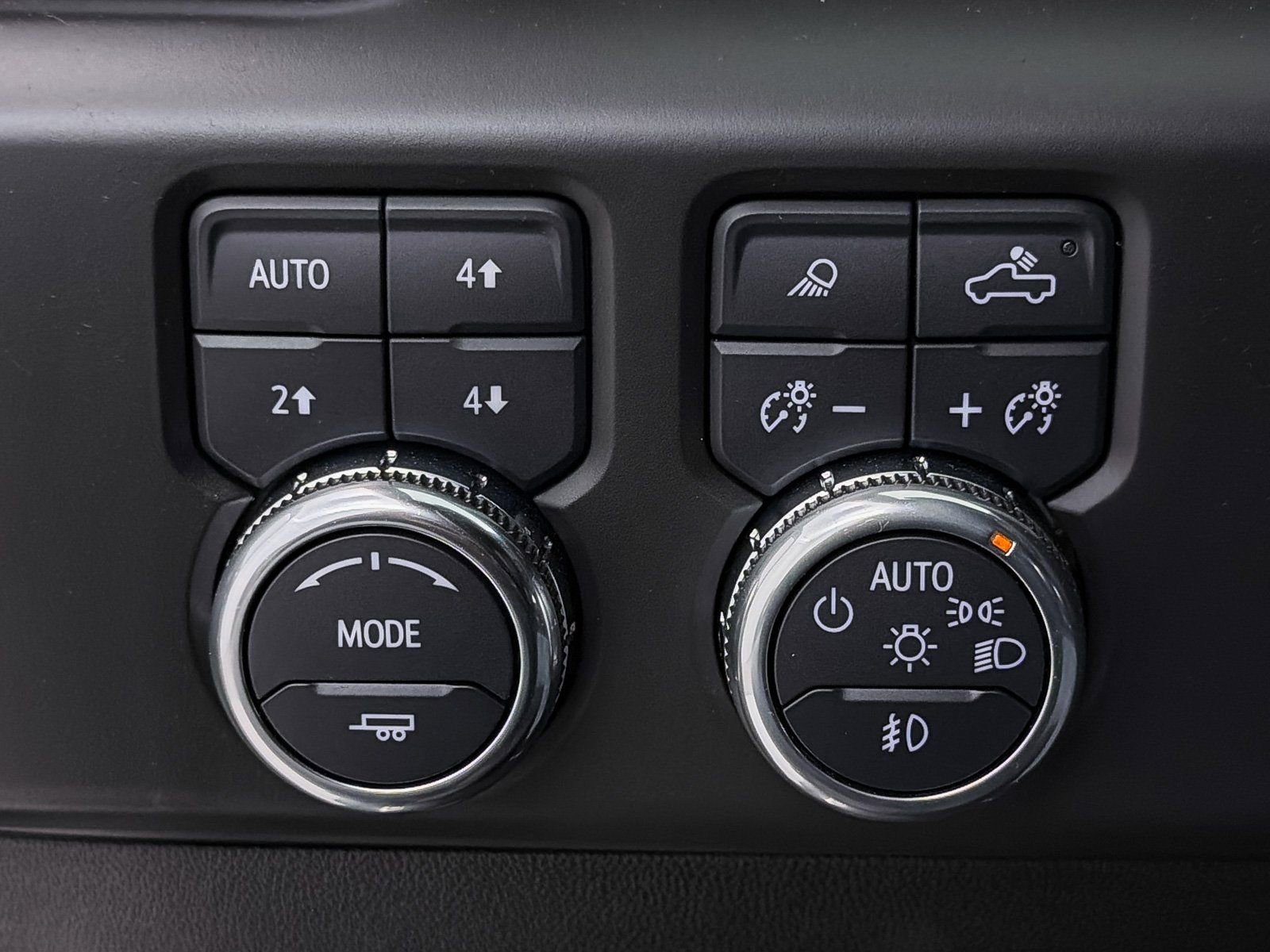 Used 2024 GMC Sierra 1500 AT4 w/ Technology Package image 9