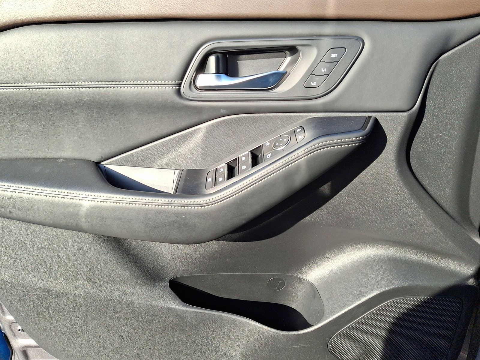 Used 2023 Nissan Rogue SL w/ SL Premium Package image 11