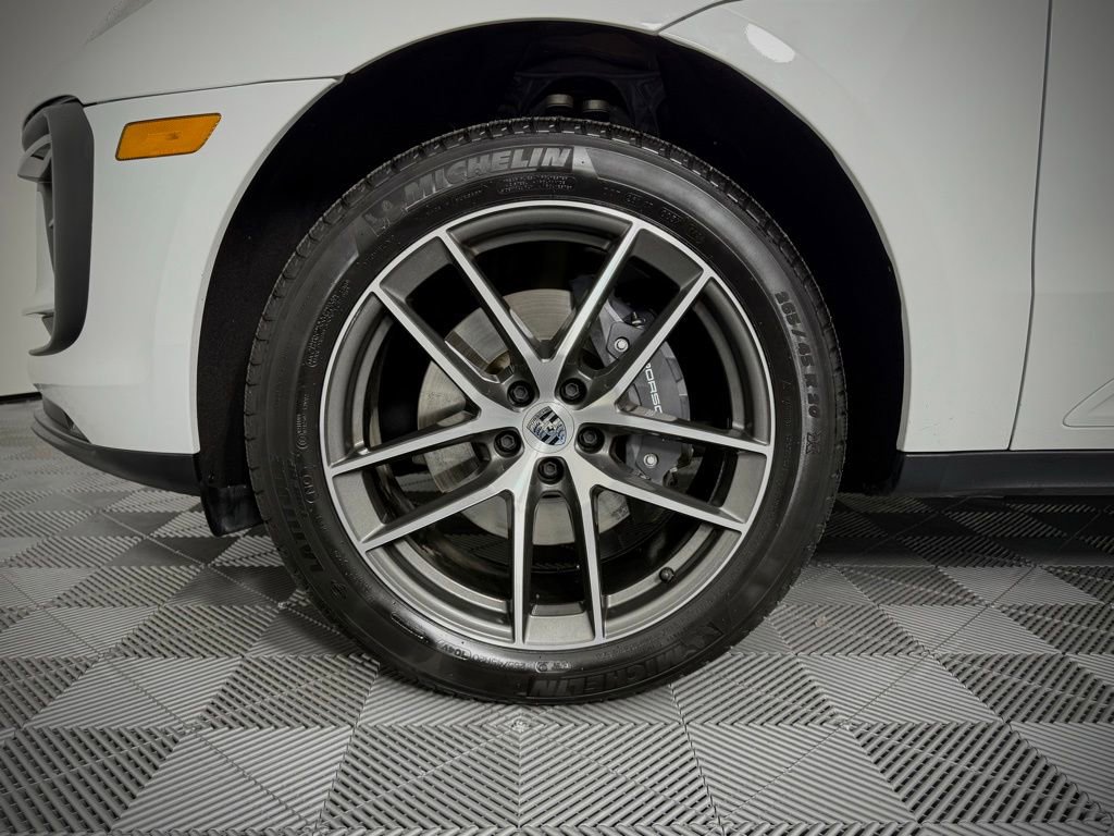 Certified 2024 Porsche Macan AWD/4WD image 13