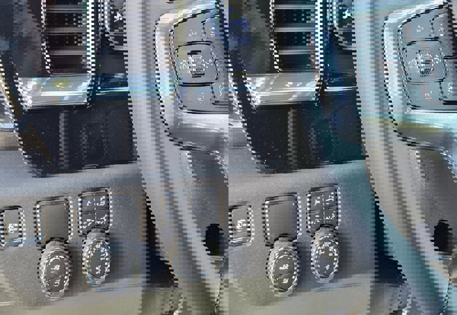 Used 2025 Chevrolet Silverado 1500 LT w/ Safety Package image 43