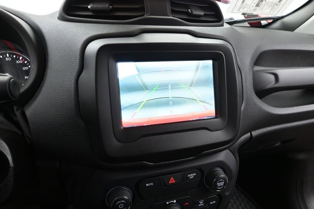 Used 2020 Jeep Renegade Latitude w/ Cold Weather Group AWD/4WD image 34