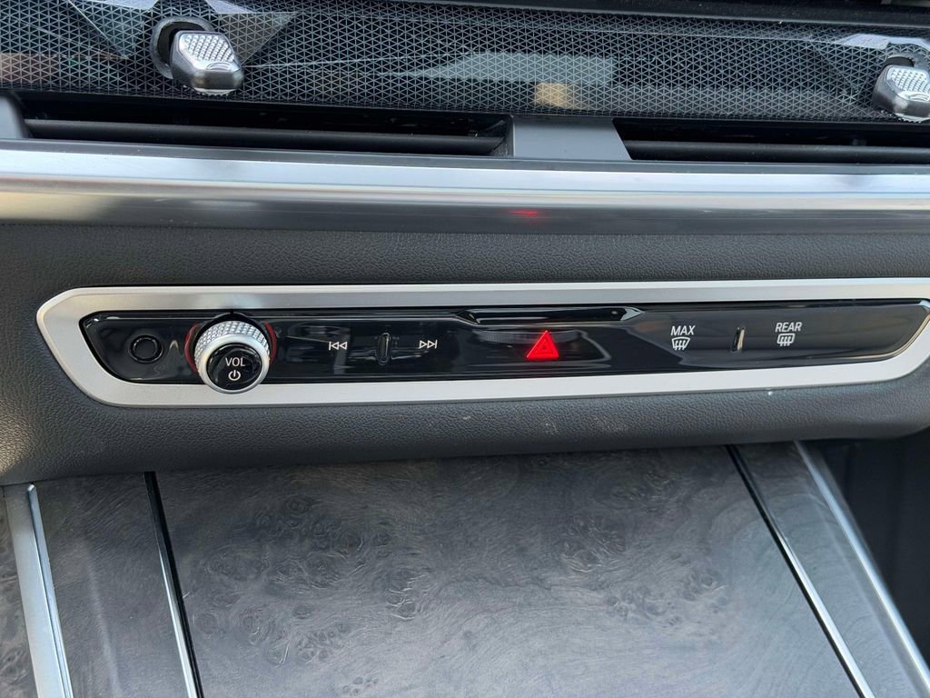 Used 2024 BMW X7 xDrive40i w/ Executive Package AWD/4WD image 28