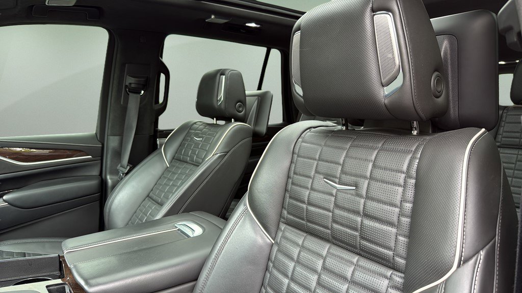 Certified 2022 Cadillac Escalade Sport Platinum w/ LPO, ONYX Package AWD/4WD image 12