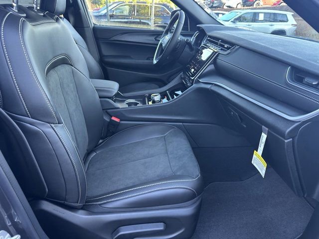 New 2025 Jeep Grand Cherokee L Altitude image 13