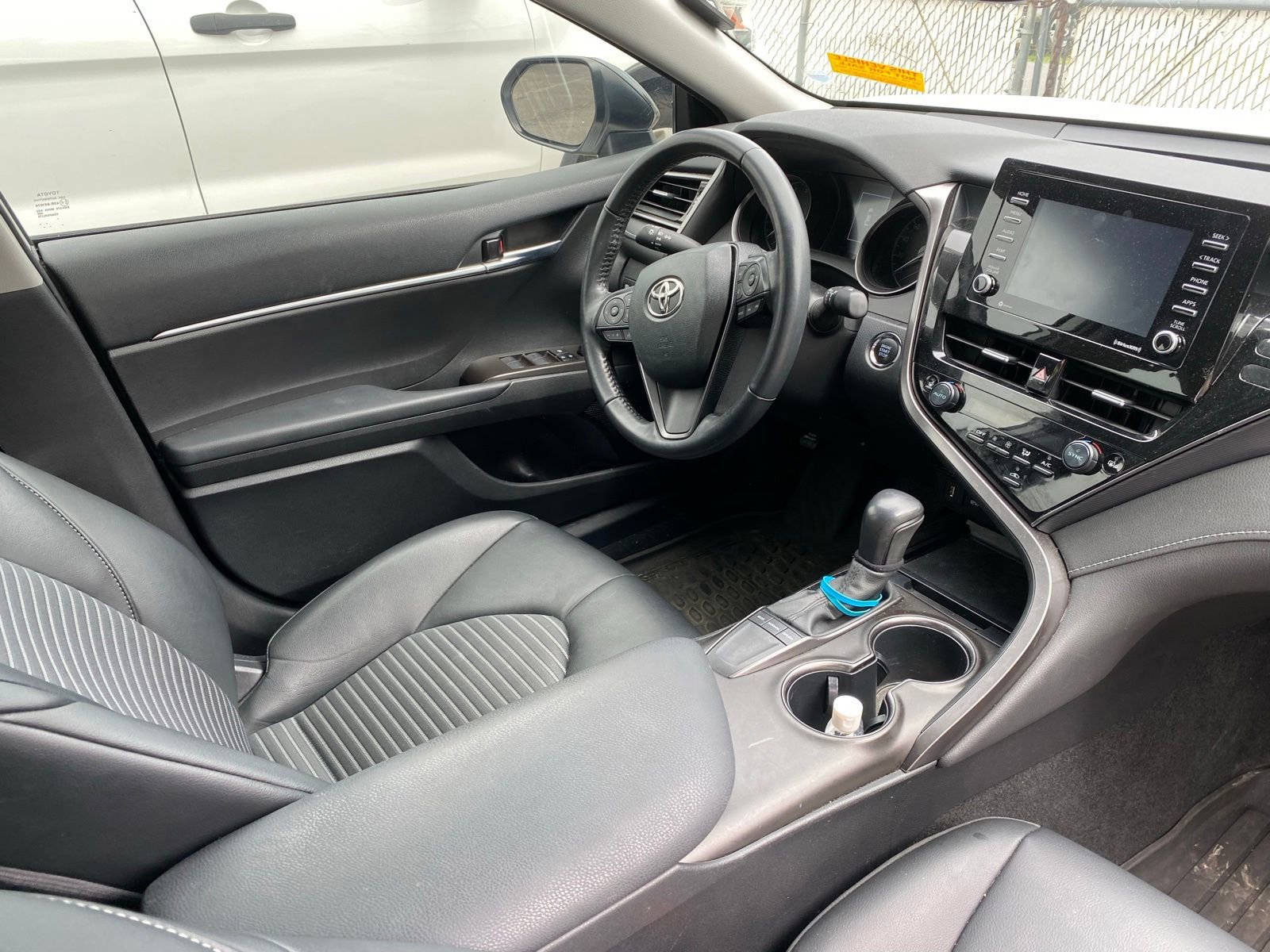 Used 2022 Toyota Camry SE w/ Convenience Package FWD image 8