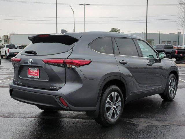 Used 2023 Toyota Highlander XLE AWD/4WD image 5