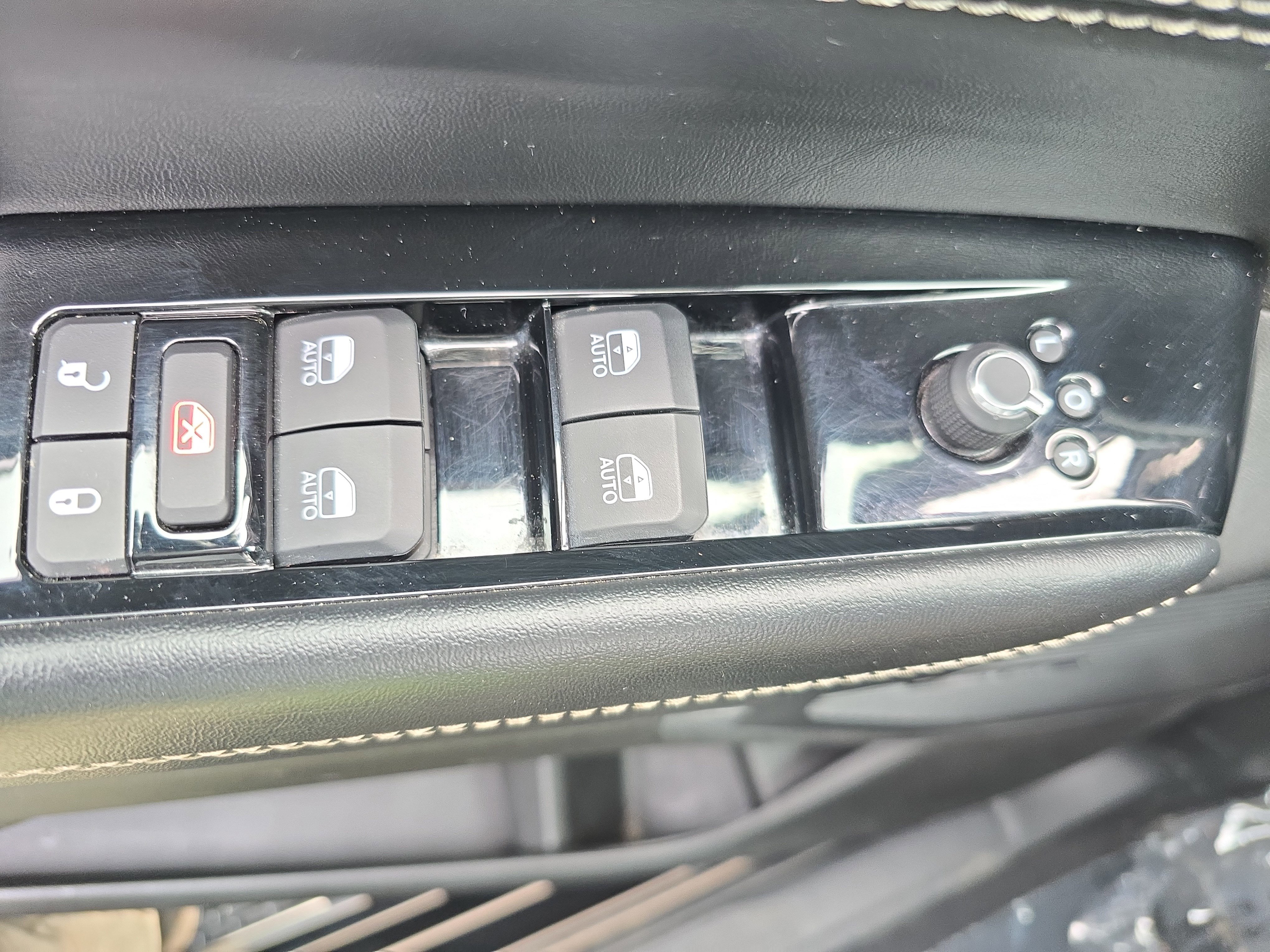 Used 2024 Jeep Wagoneer L Series II RWD image 26