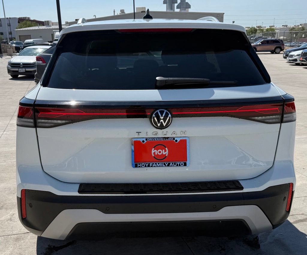 Certified 2025 Volkswagen Tiguan S FWD image 8
