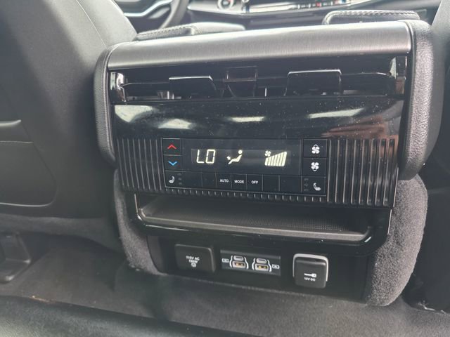 Used 2024 Jeep Wagoneer Series II w/ Convenience Group I AWD/4WD image 17
