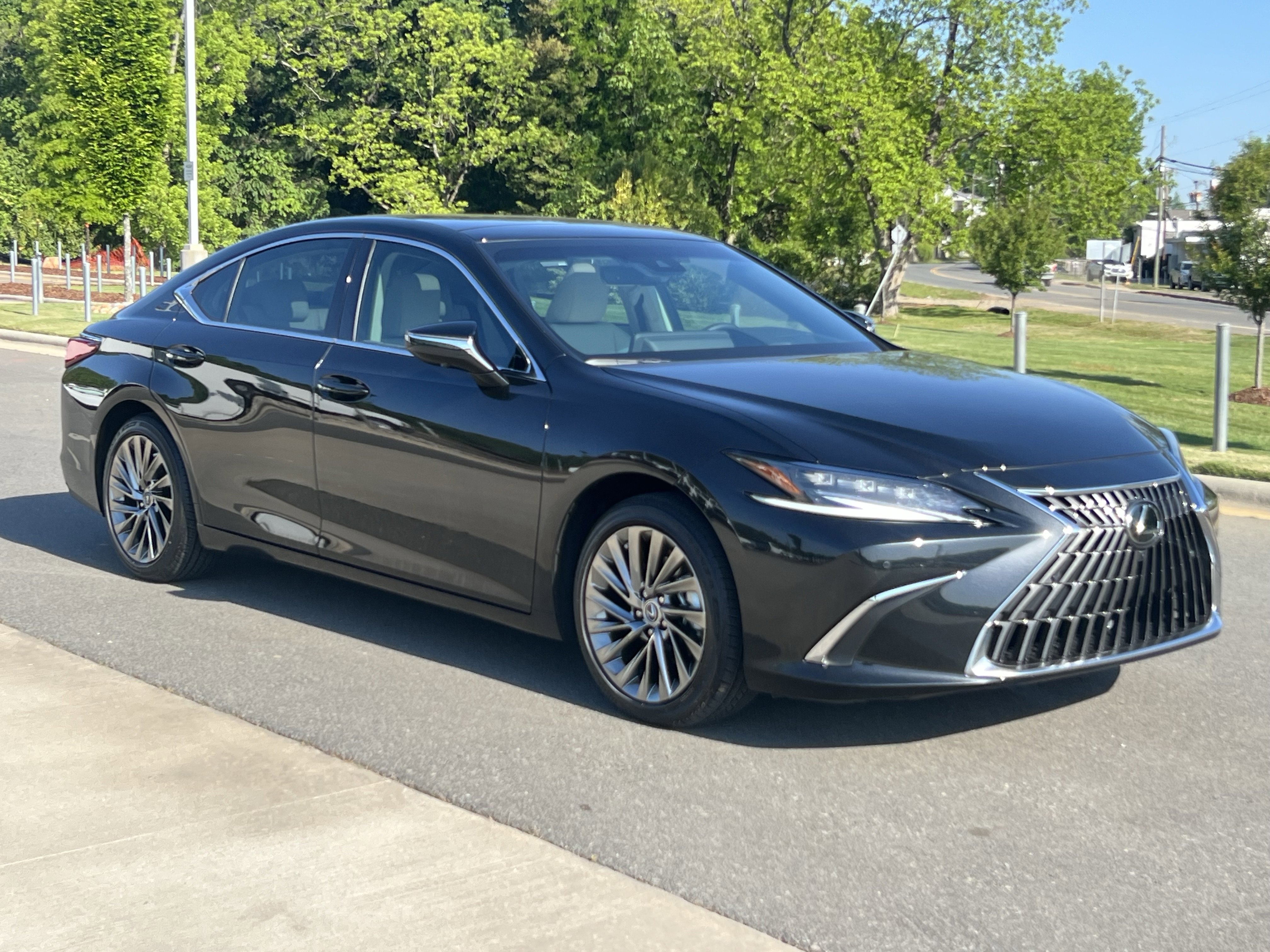 Used 2025 Lexus ES 350 Ultra Luxury w/ Accessory Package (Z2) FWD image 1