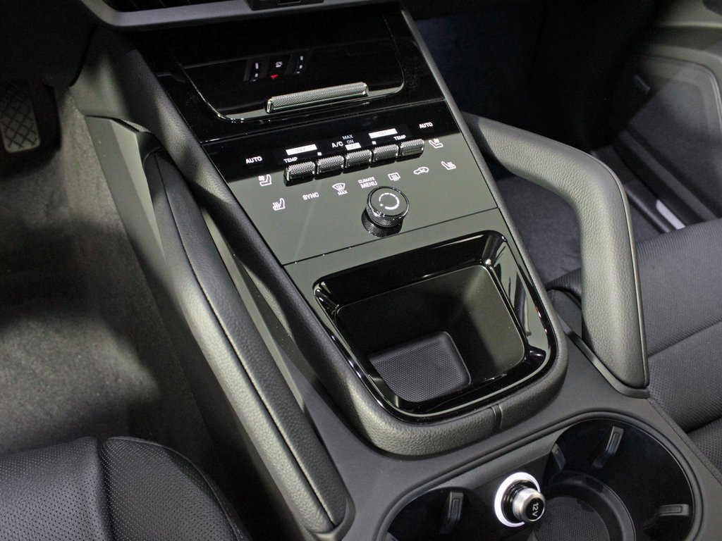 Used 2025 Porsche Cayenne E-Hybrid image 31