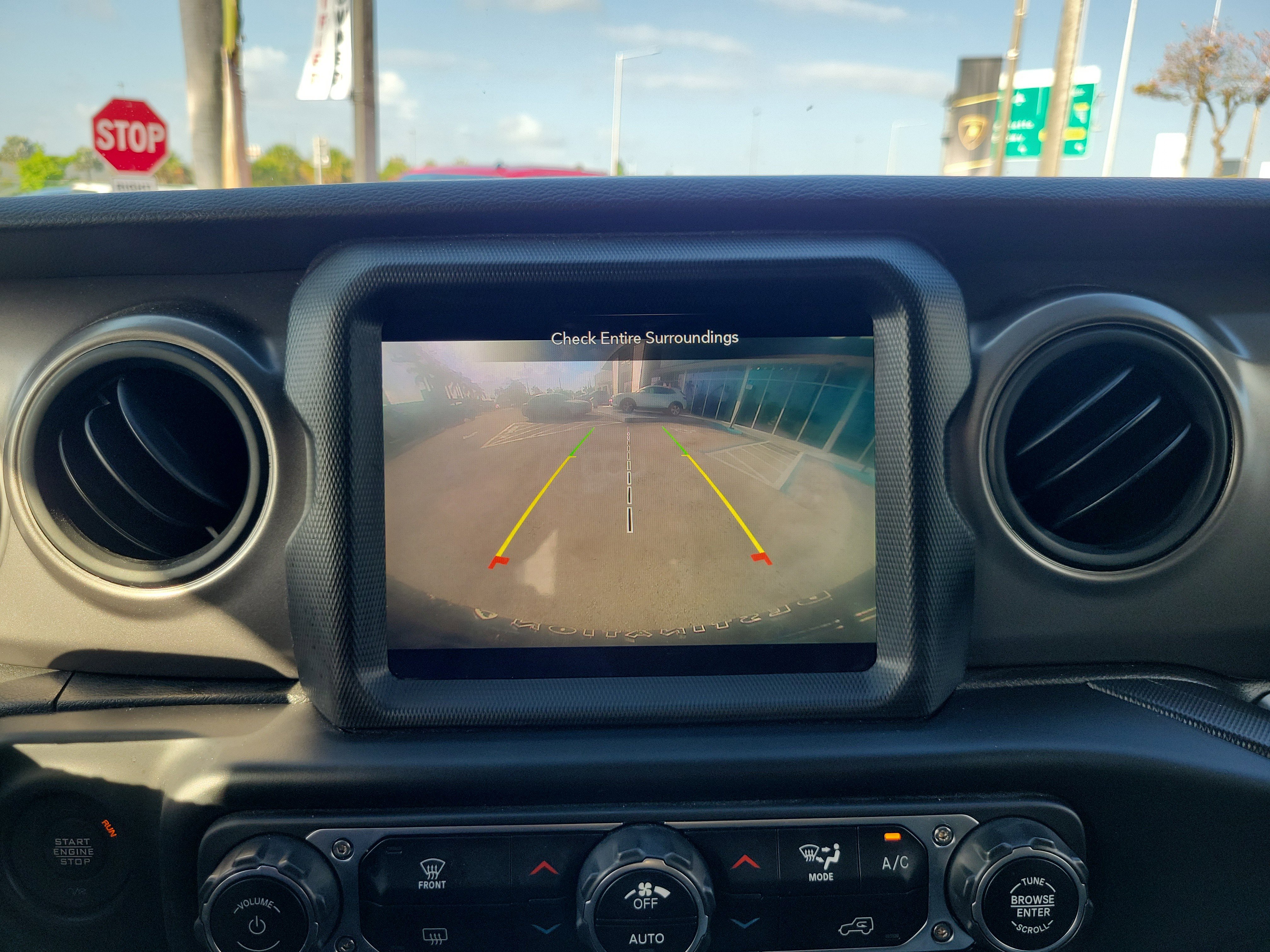 Used 2023 Jeep Wrangler Unlimited w/ Sun & Screen Package image 11