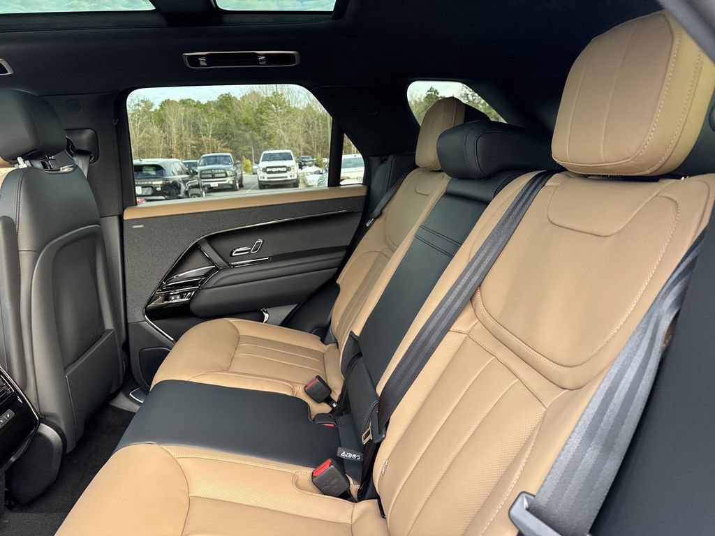 New 2025 Land Rover Range Rover Sport Dynamic SE AWD/4WD image 14