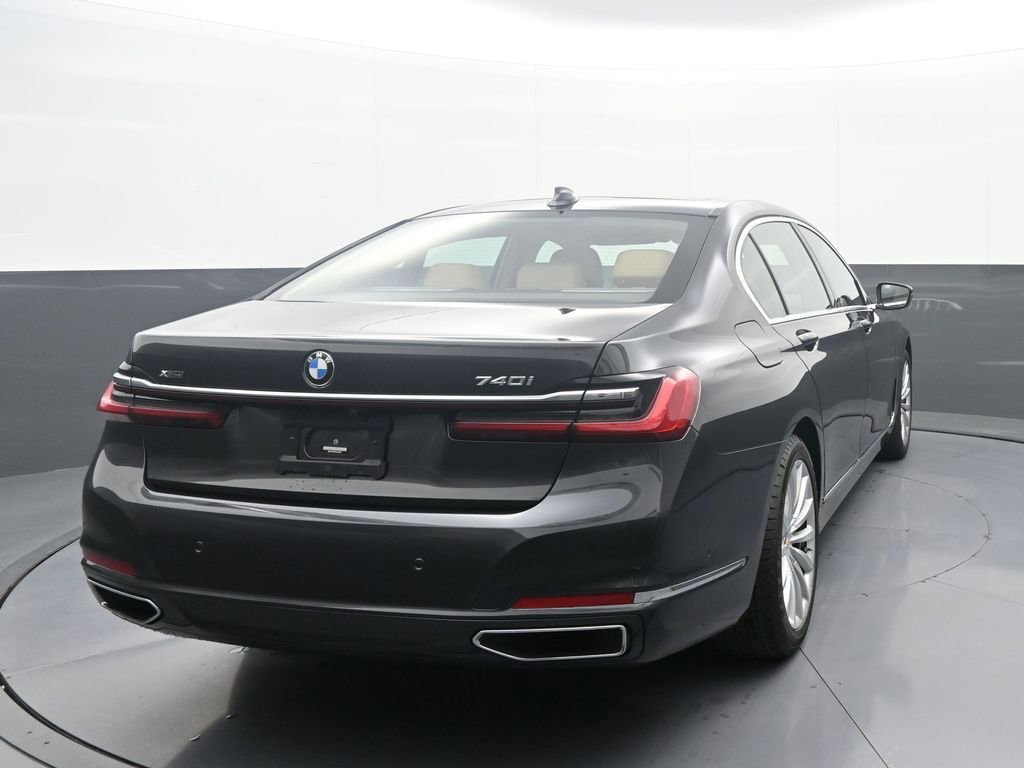 Used 2022 BMW 740i xDrive w/ Premium Package image 7