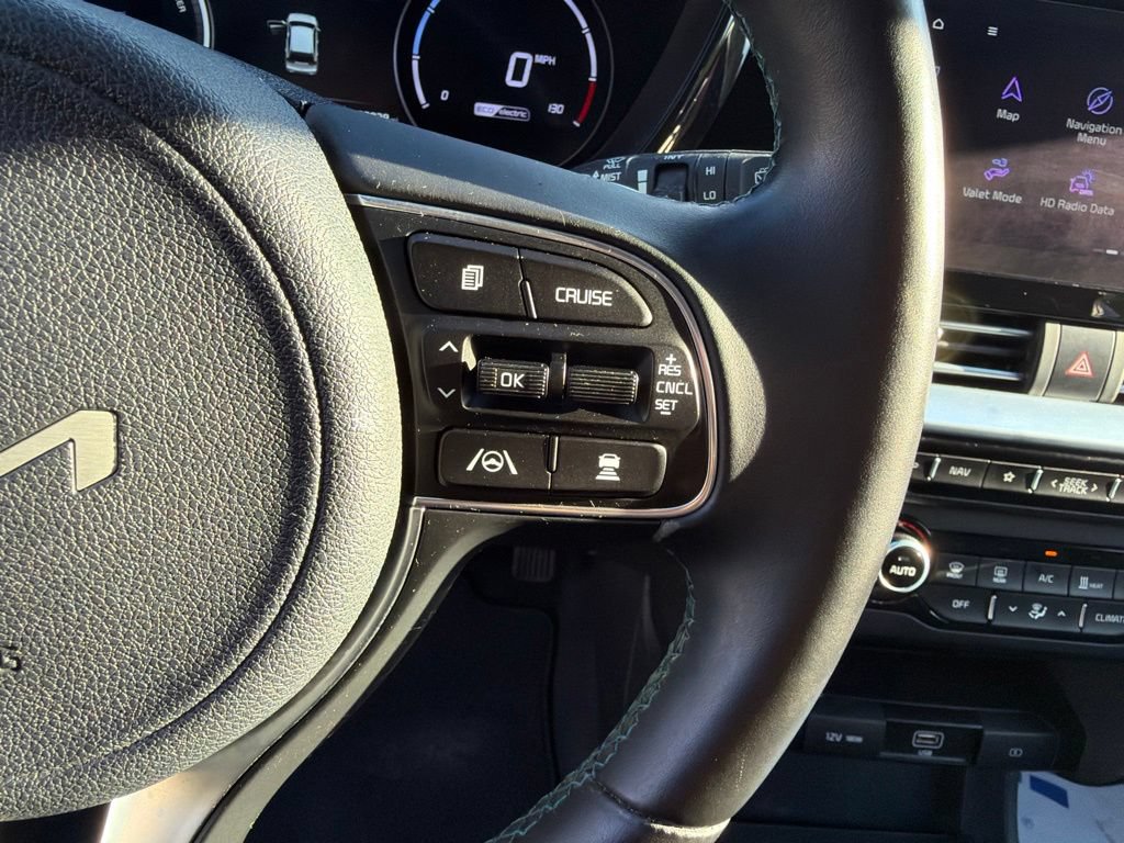 Certified 2022 Kia Niro EX Premium w/ Cold Weather Package FWD image 18