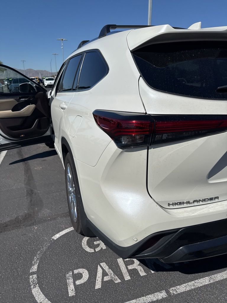 Certified 2021 Toyota Highlander Limited image 6