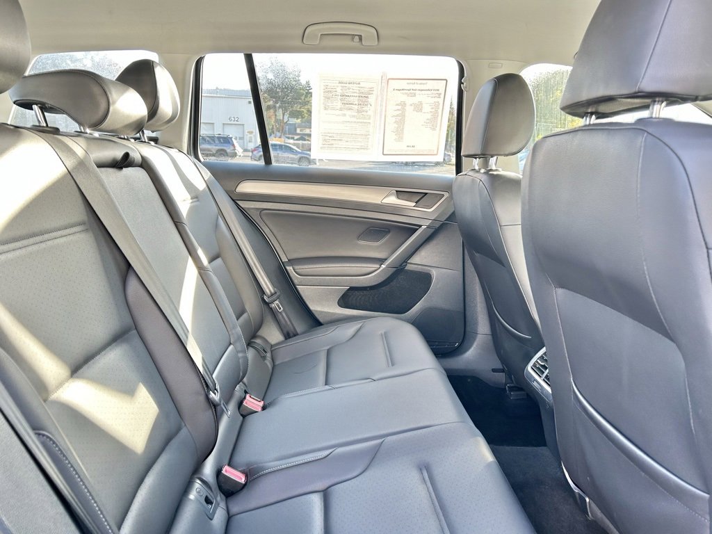 Used 2015 Volkswagen Golf S image 14