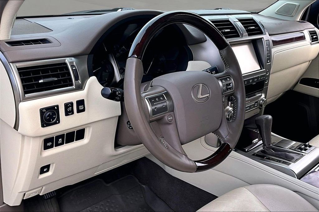 Used 2019 Lexus GX 460 Premium w/ Premium Package image 16