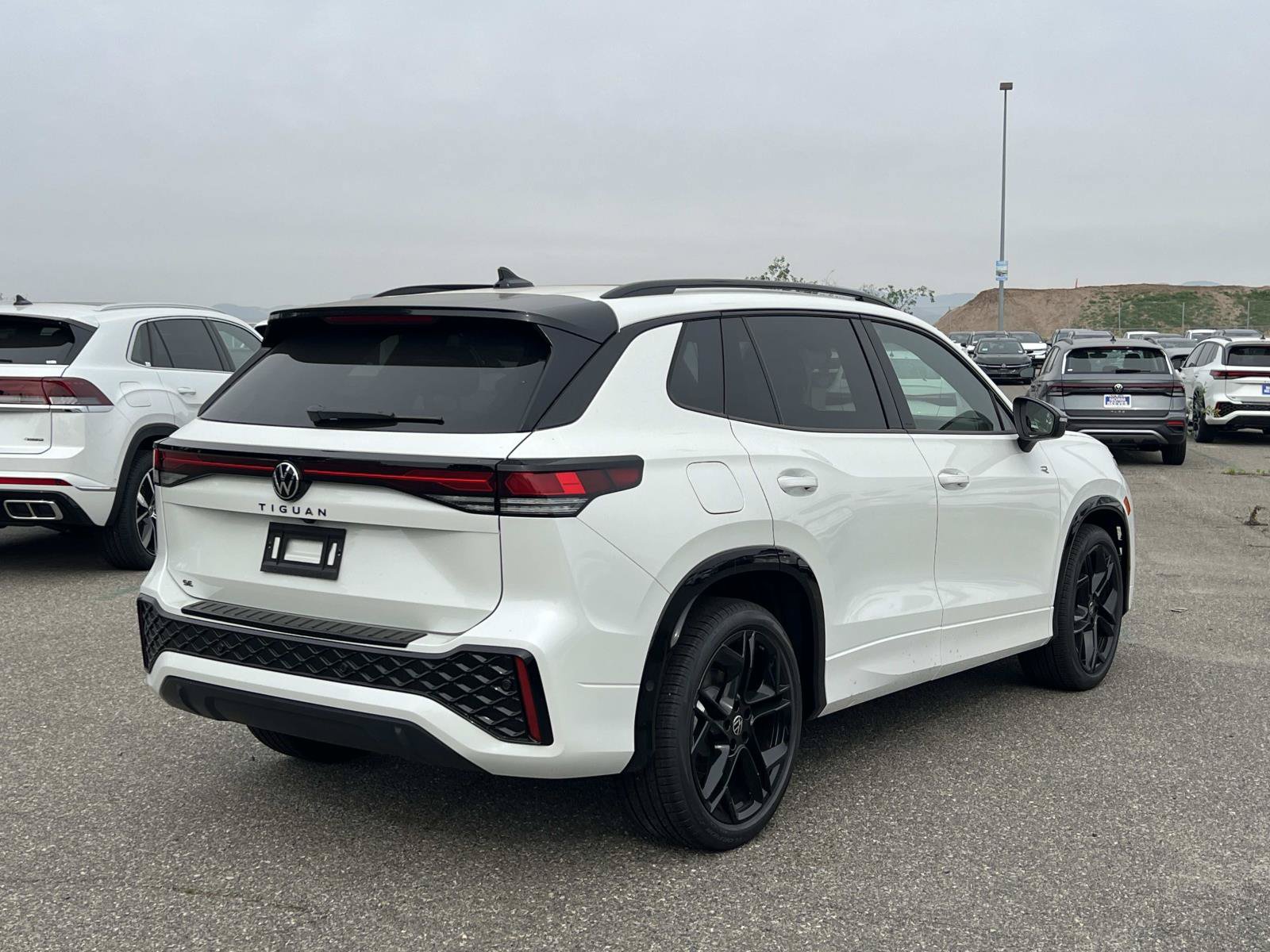 New 2026 Volkswagen Tiguan SE R-Line FWD image 5
