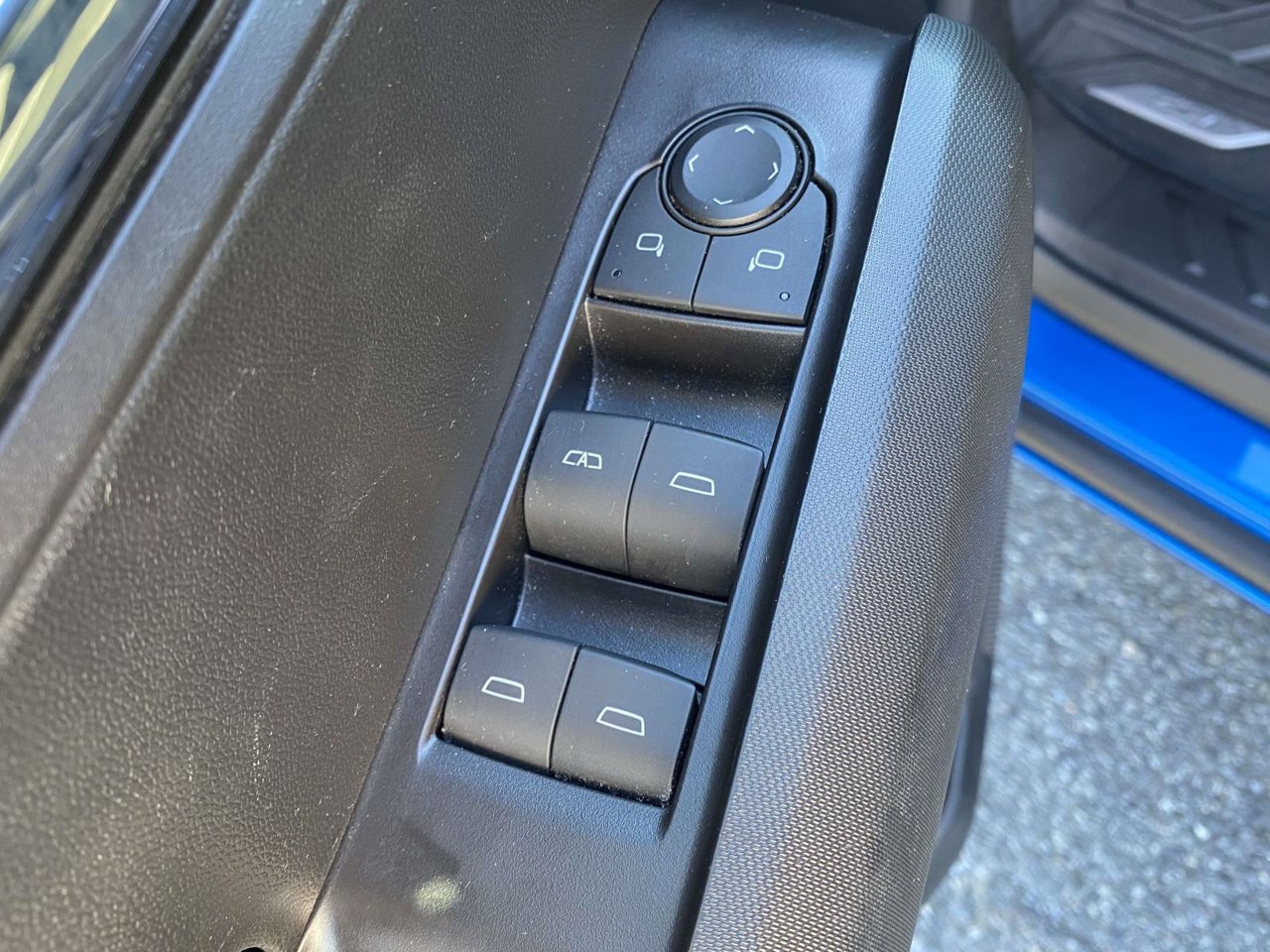 Used 2024 Chevrolet Colorado LT RWD image 27