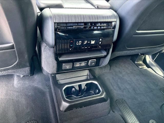 Used 2023 Jeep Wagoneer Series III w/ Premium Group I AWD/4WD image 29