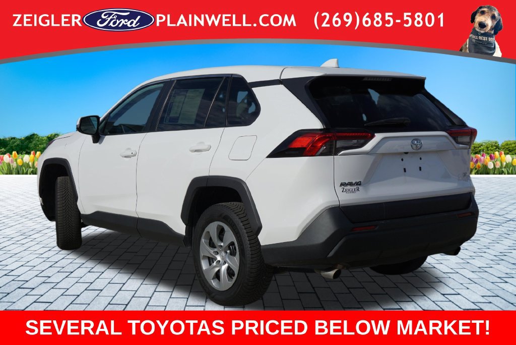 Used 2022 Toyota RAV4 LE FWD image 3
