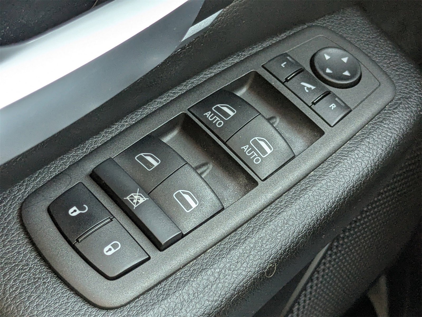 Used 2019 Chevrolet Equinox LT w/ Driver Convenience Package image 24