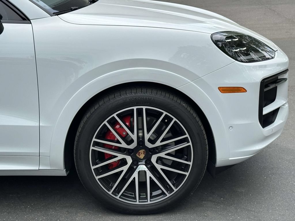 Certified 2025 Porsche Cayenne S AWD/4WD image 9