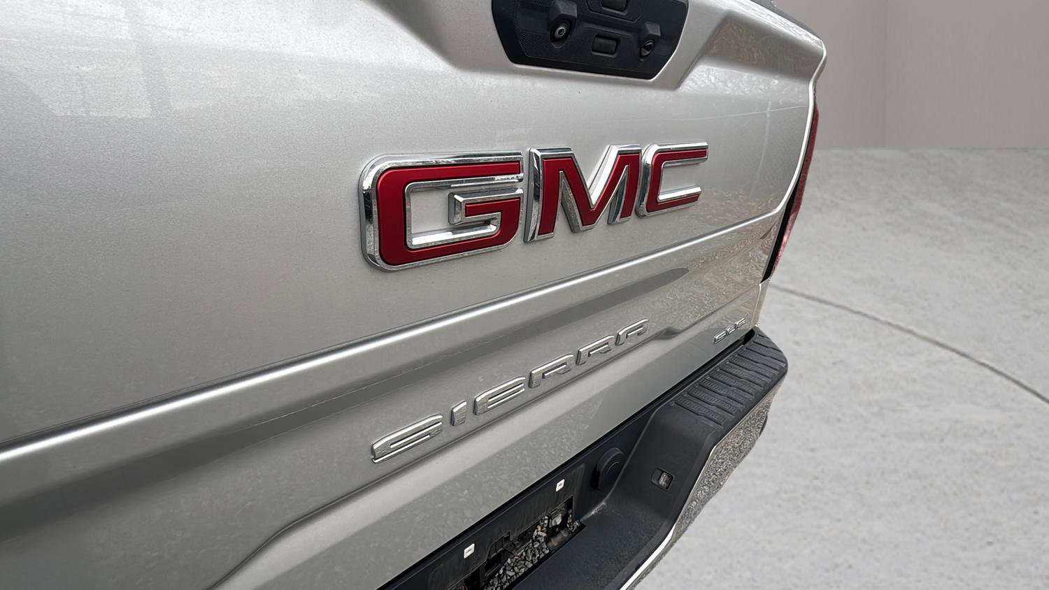 Used 2022 GMC Sierra 1500 SLE image 9