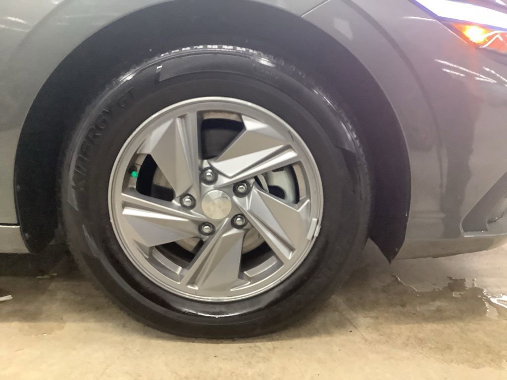 Used 2024 Hyundai Elantra SE FWD image 19