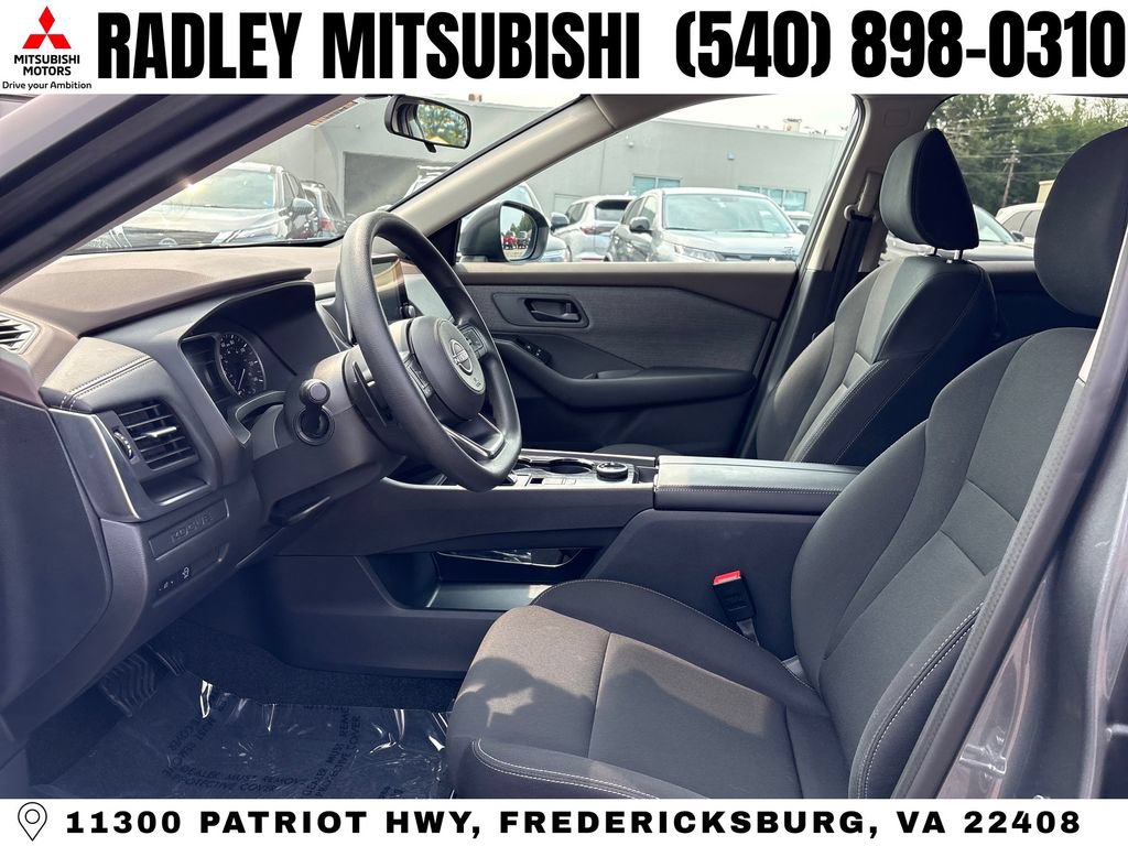Used 2023 Nissan Rogue S AWD/4WD image 3