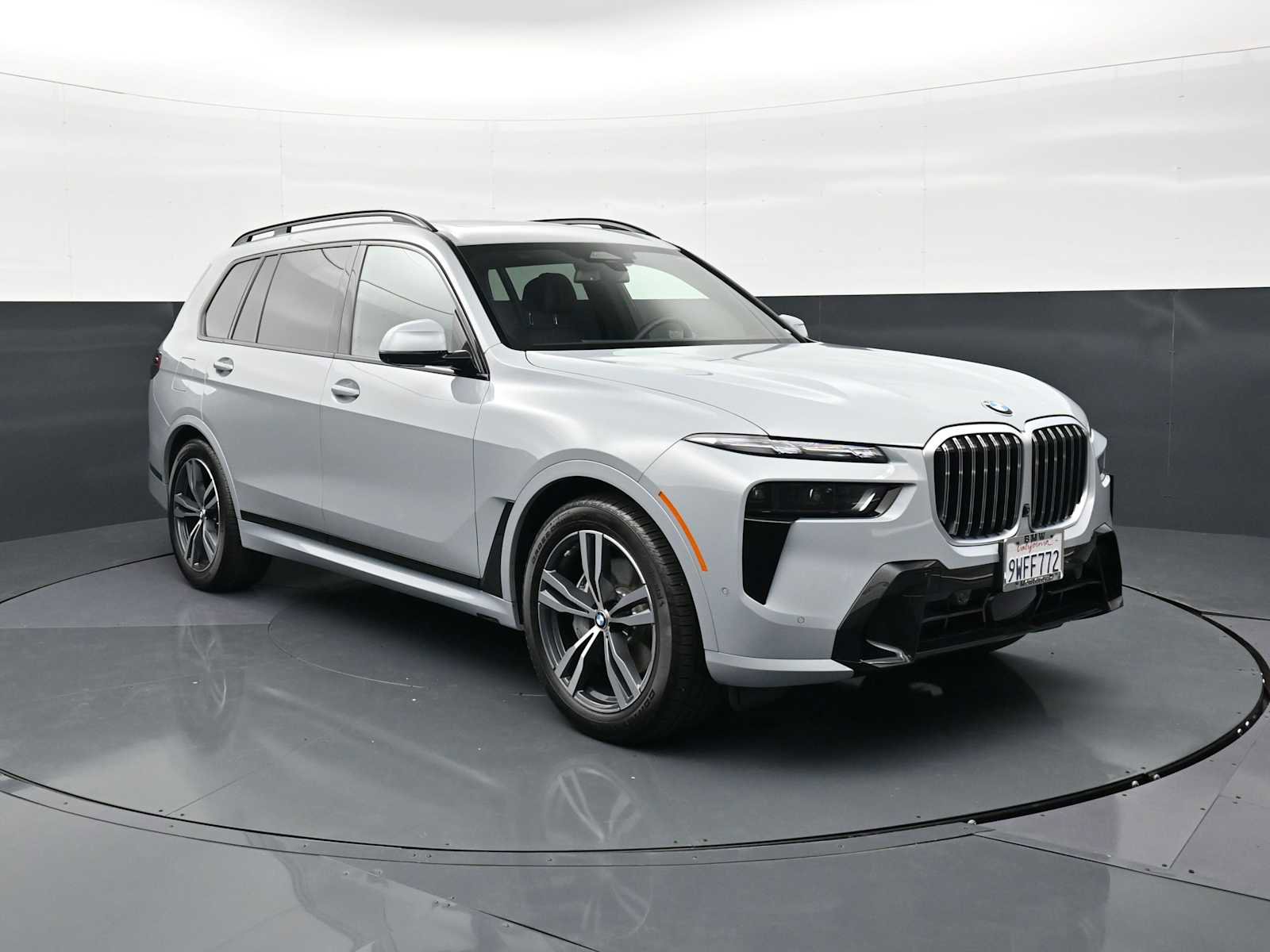 Used 2026 BMW X7 xDrive40i w/ Executive Package image 3