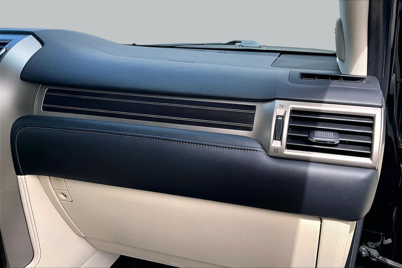 Used 2021 Lexus GX 460 Premium w/ Accessory Package AWD/4WD image 19