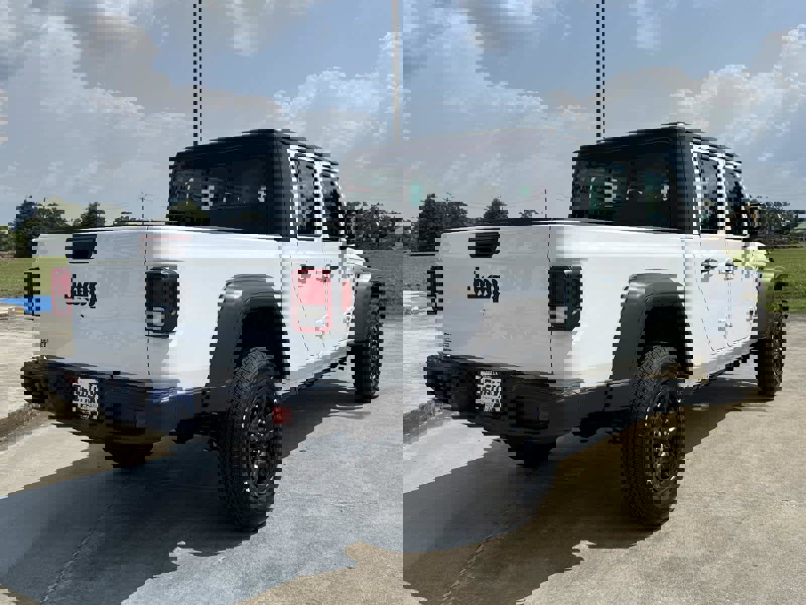 New 2025 Jeep Gladiator Sport image 12