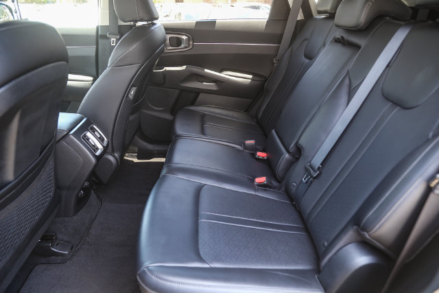Used 2023 Kia Sorento S FWD image 19