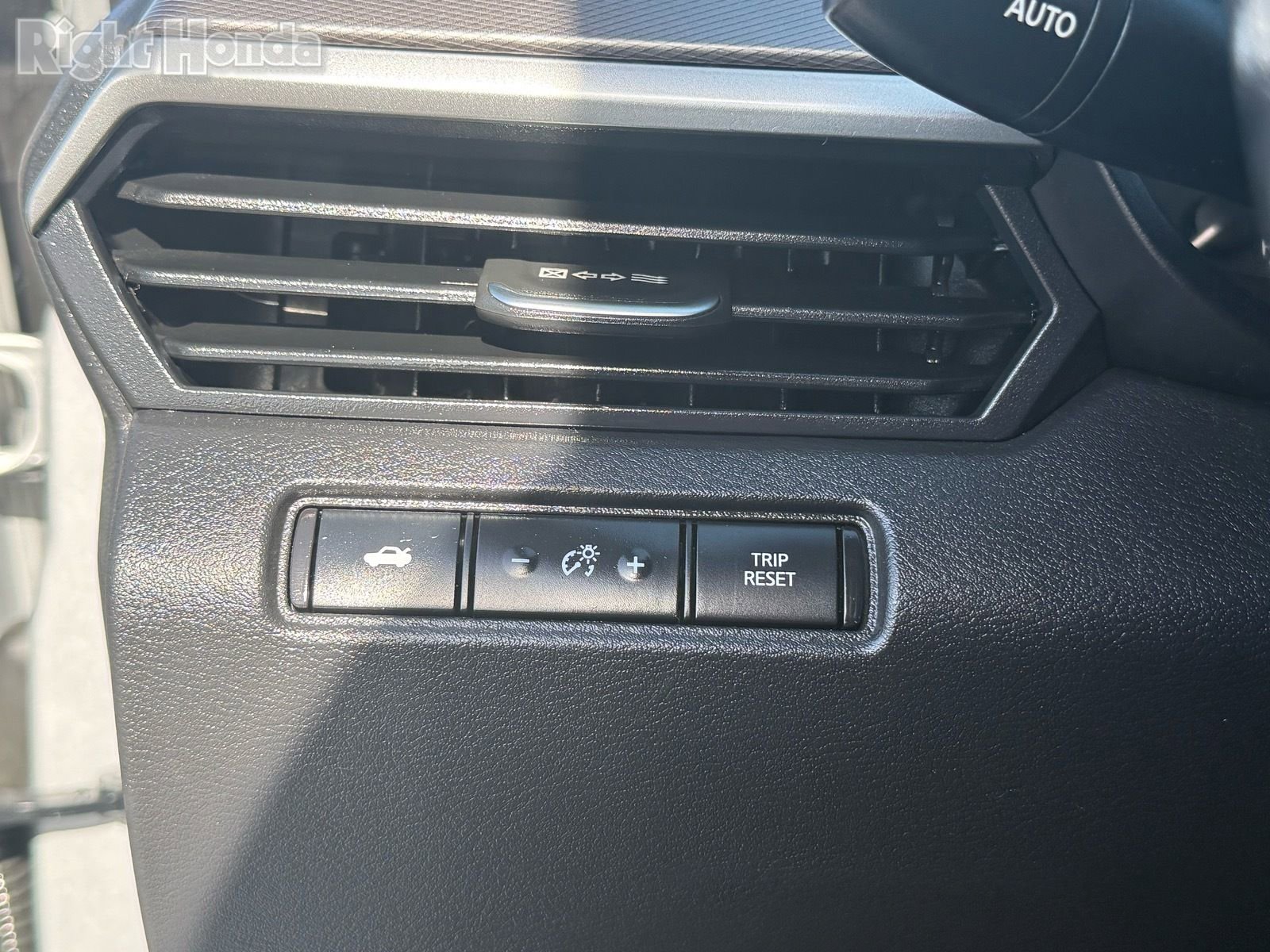 Used 2024 Nissan Altima 2.5 SR image 14