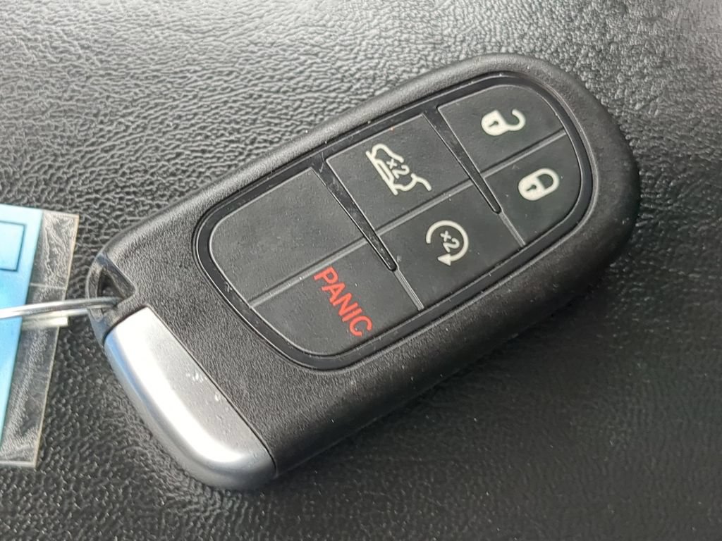 Used 2019 Jeep Cherokee Limited AWD/4WD image 38