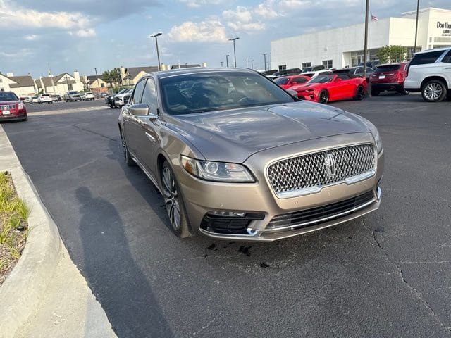 Used 2018 Lincoln Continental Select w/ Continental Climate Package FWD image 10