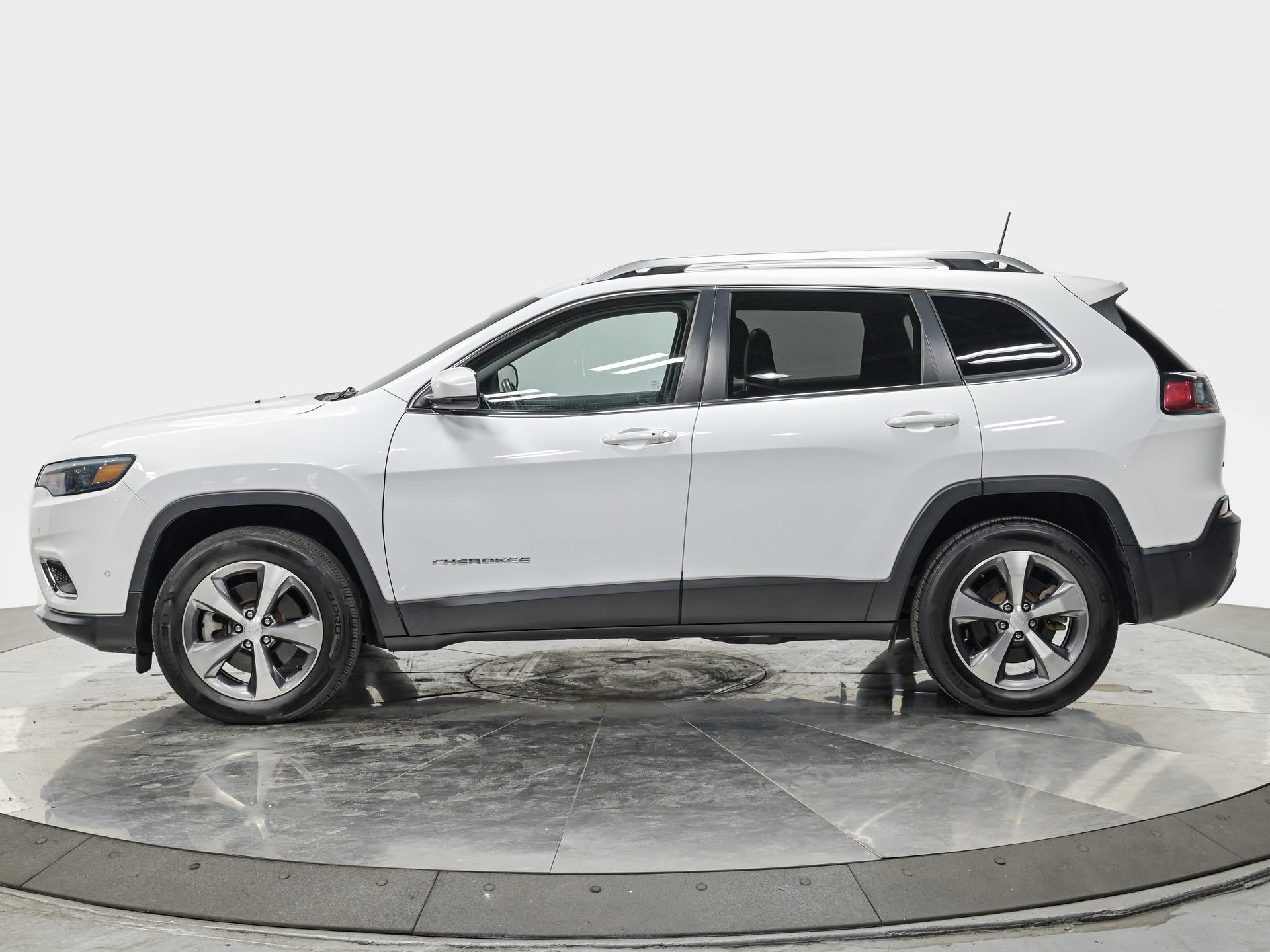 Used 2021 Jeep Cherokee Limited AWD/4WD image 2